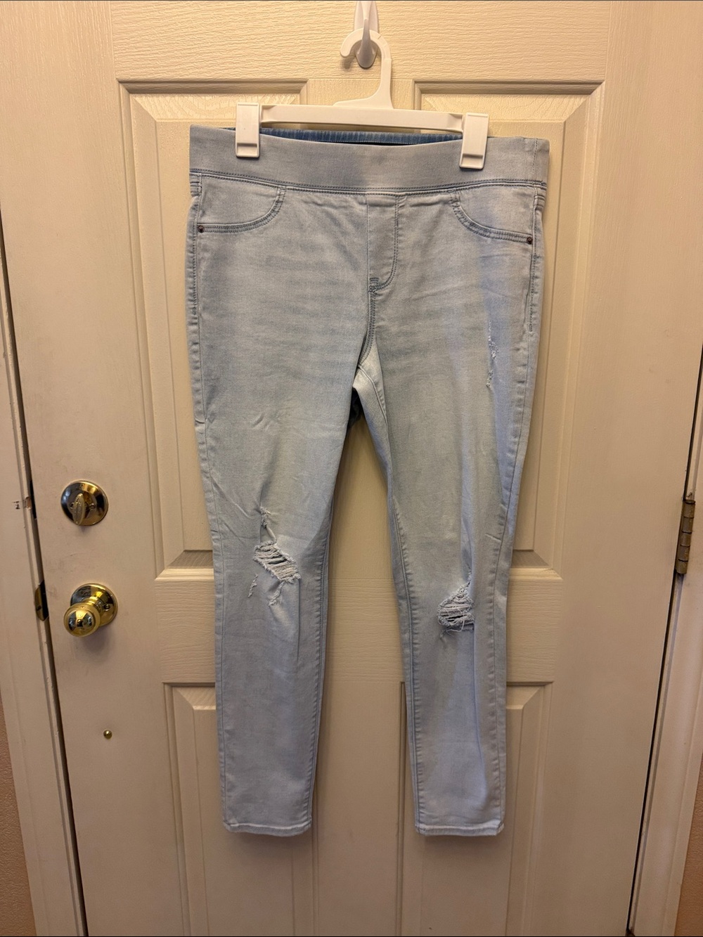 Old Navy pull up Women's Light Wash Distressed Skinny Jeans - Light Blue